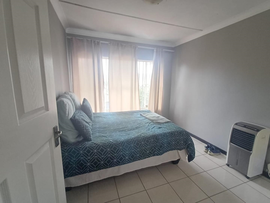 1 Bedroom Property for Sale in Fontainebleau Gauteng