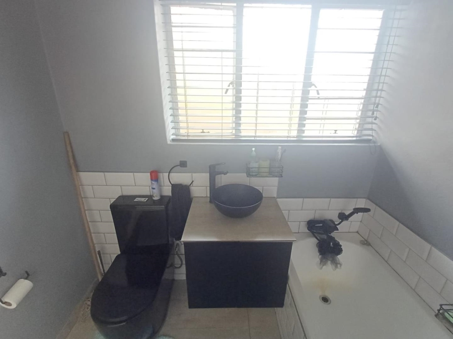 1 Bedroom Property for Sale in Fontainebleau Gauteng