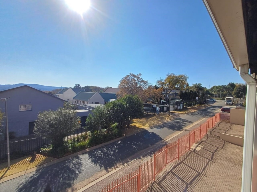 1 Bedroom Property for Sale in Fontainebleau Gauteng