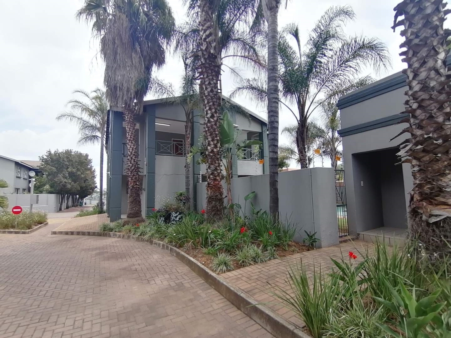 To Let 2 Bedroom Property for Rent in North Riding Gauteng