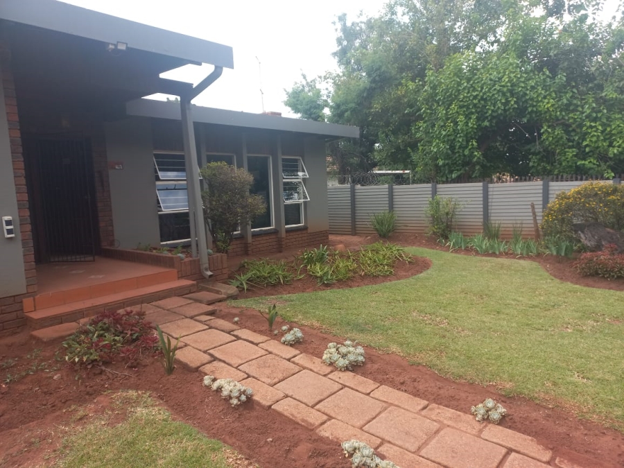 6 Bedroom Property for Sale in Lyttelton Manor Gauteng