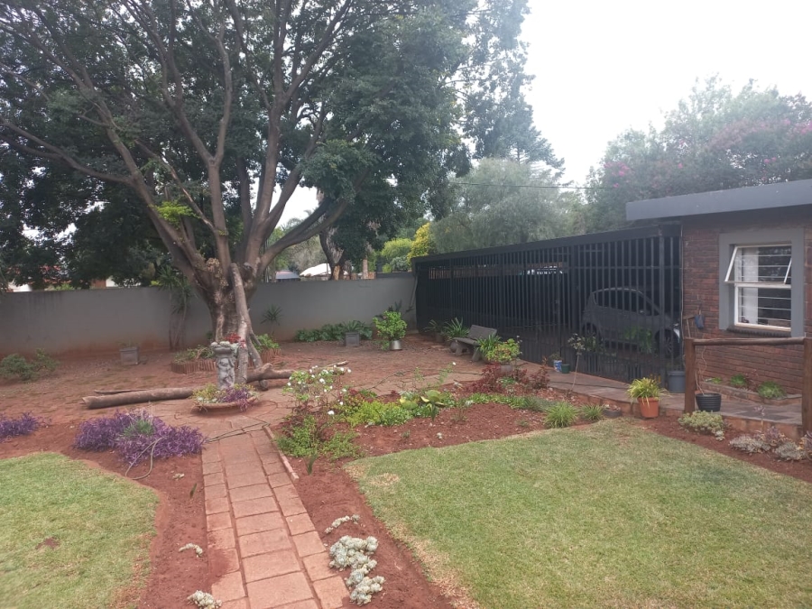 6 Bedroom Property for Sale in Lyttelton Manor Gauteng