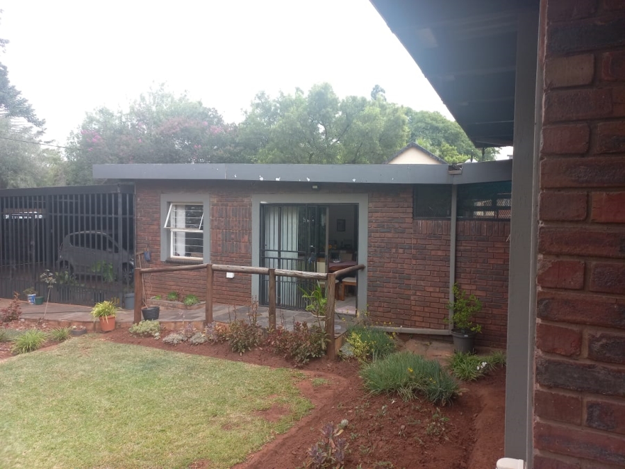 6 Bedroom Property for Sale in Lyttelton Manor Gauteng