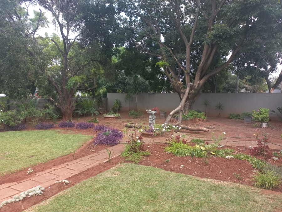 6 Bedroom Property for Sale in Lyttelton Manor Gauteng