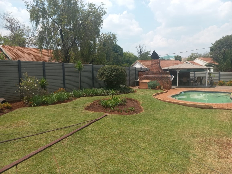 6 Bedroom Property for Sale in Lyttelton Manor Gauteng