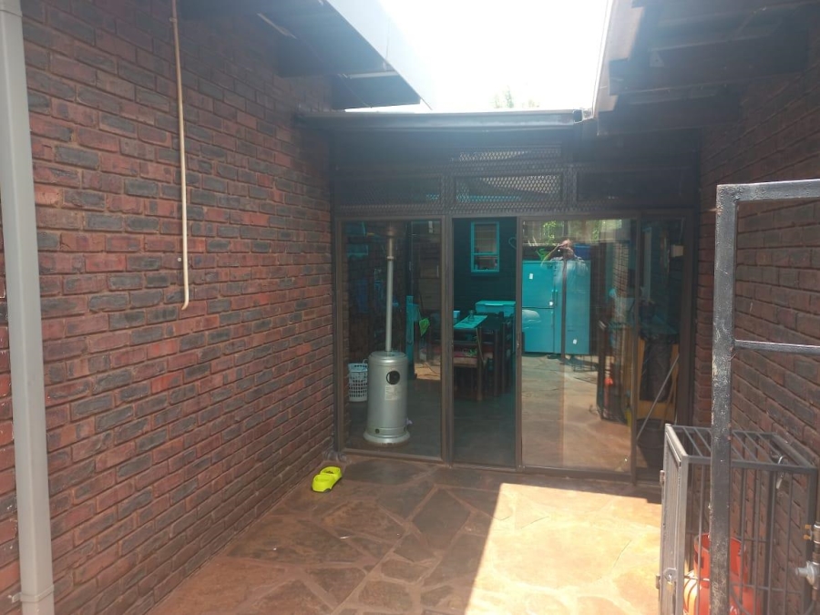 6 Bedroom Property for Sale in Lyttelton Manor Gauteng