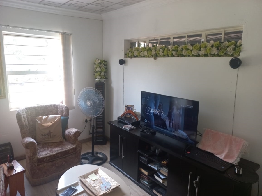 6 Bedroom Property for Sale in Lyttelton Manor Gauteng