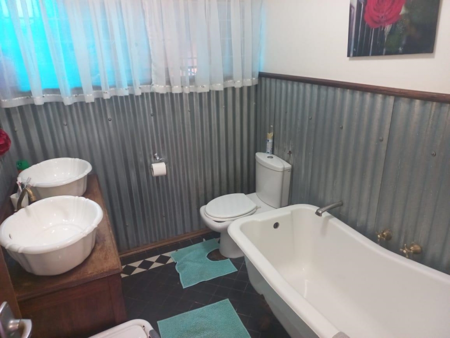 6 Bedroom Property for Sale in Lyttelton Manor Gauteng