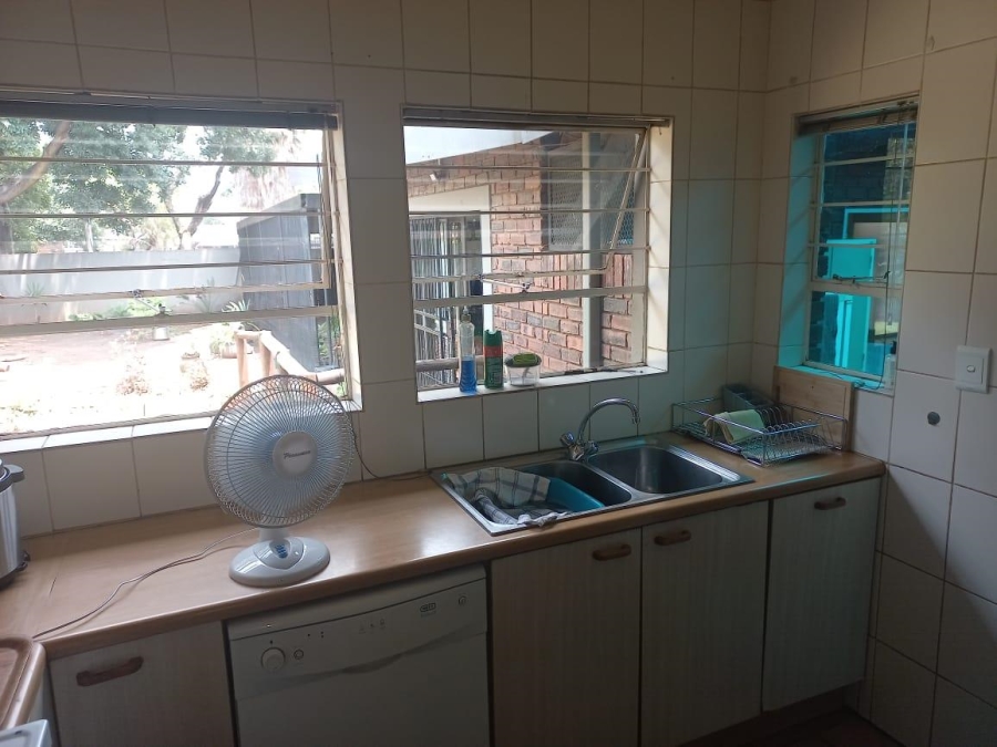 6 Bedroom Property for Sale in Lyttelton Manor Gauteng