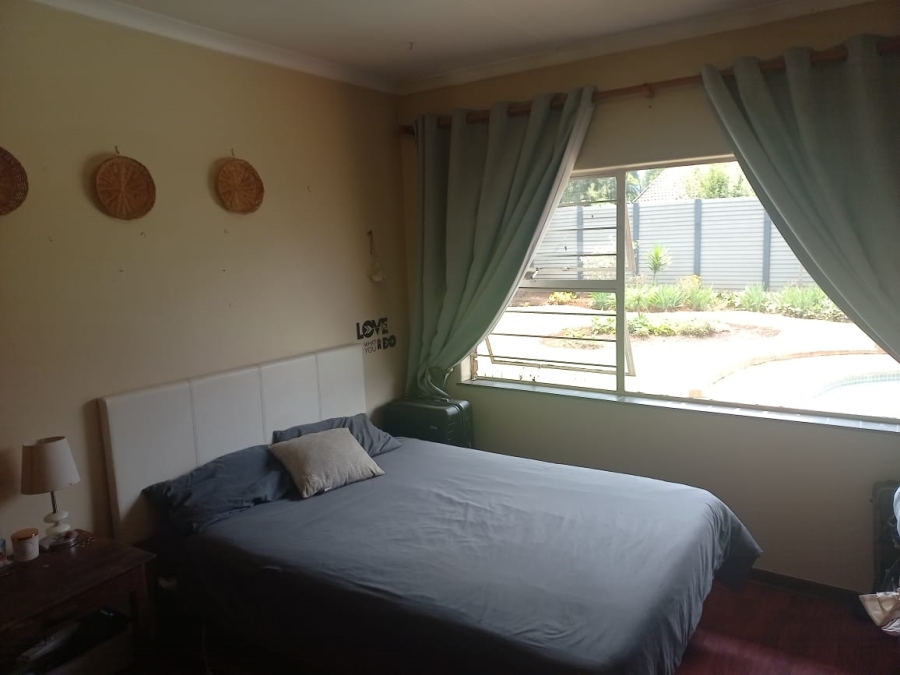 6 Bedroom Property for Sale in Lyttelton Manor Gauteng