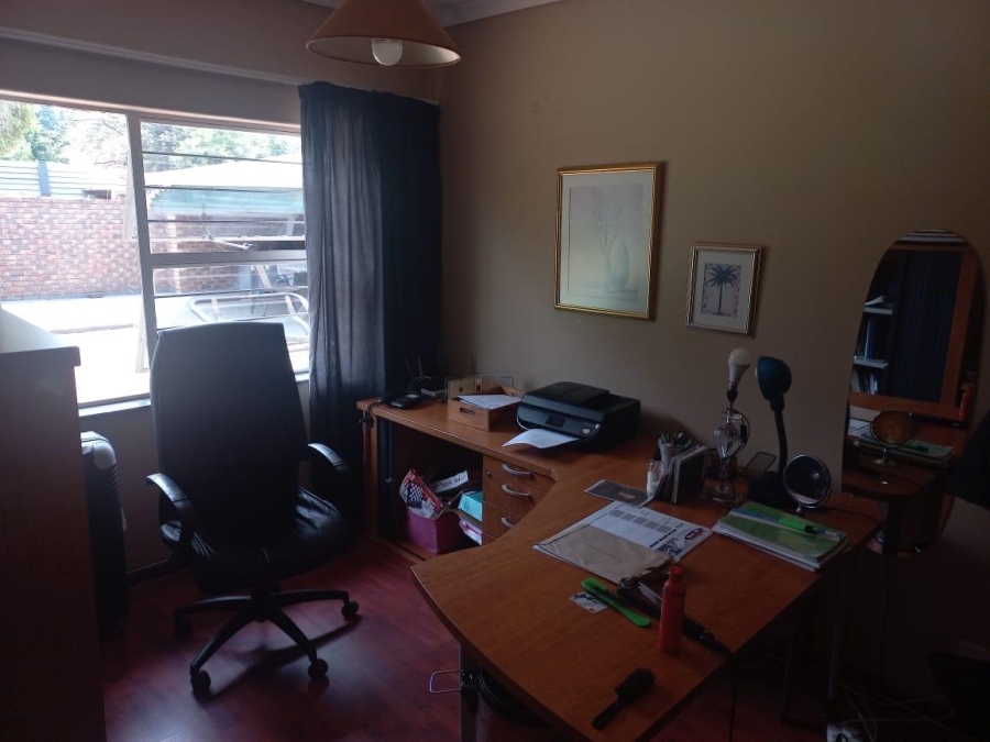 6 Bedroom Property for Sale in Lyttelton Manor Gauteng