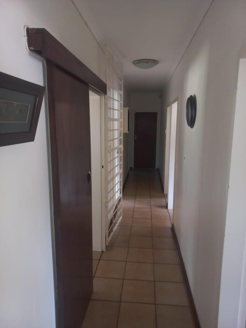 6 Bedroom Property for Sale in Lyttelton Manor Gauteng