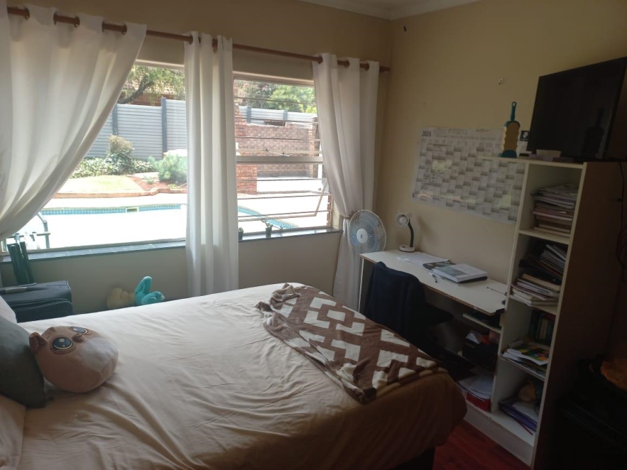 6 Bedroom Property for Sale in Lyttelton Manor Gauteng