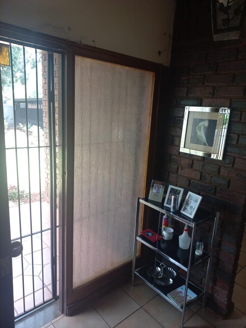 6 Bedroom Property for Sale in Lyttelton Manor Gauteng