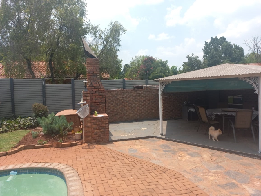6 Bedroom Property for Sale in Lyttelton Manor Gauteng