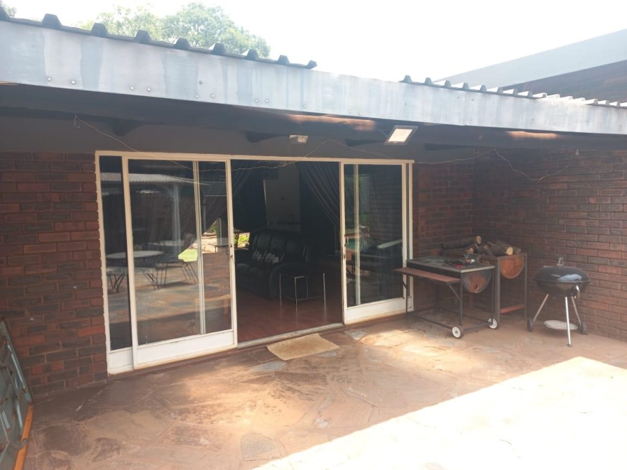 6 Bedroom Property for Sale in Lyttelton Manor Gauteng