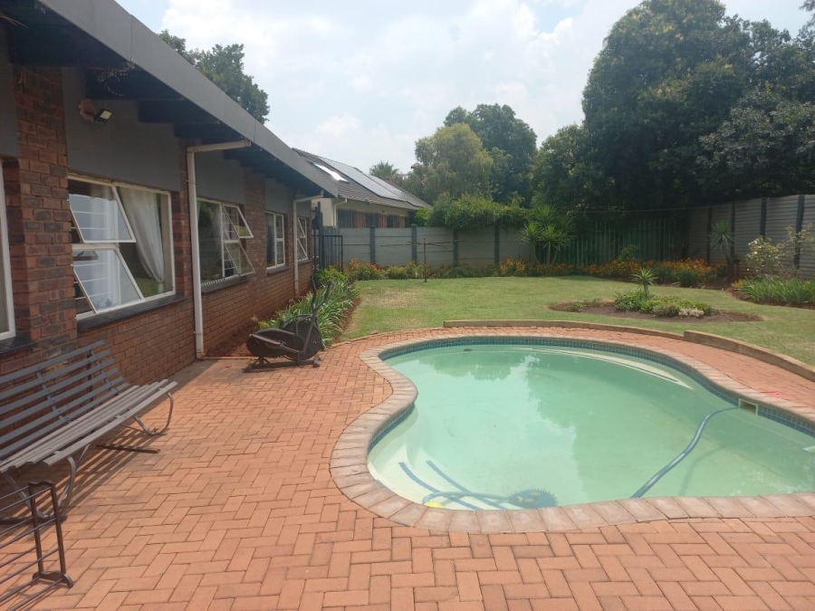 6 Bedroom Property for Sale in Lyttelton Manor Gauteng