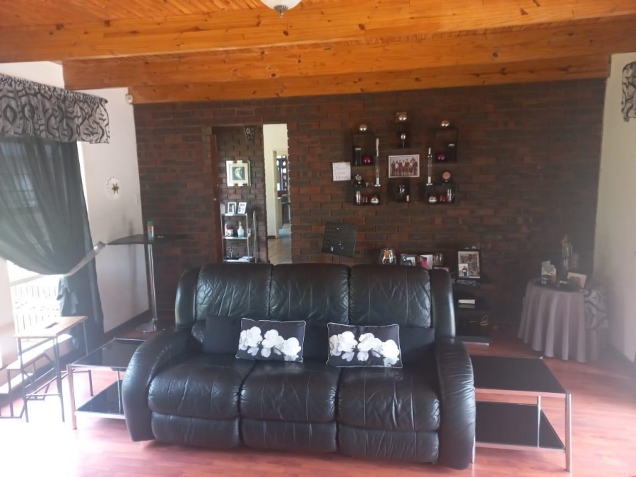 6 Bedroom Property for Sale in Lyttelton Manor Gauteng