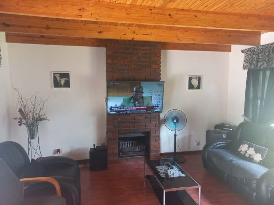 6 Bedroom Property for Sale in Lyttelton Manor Gauteng