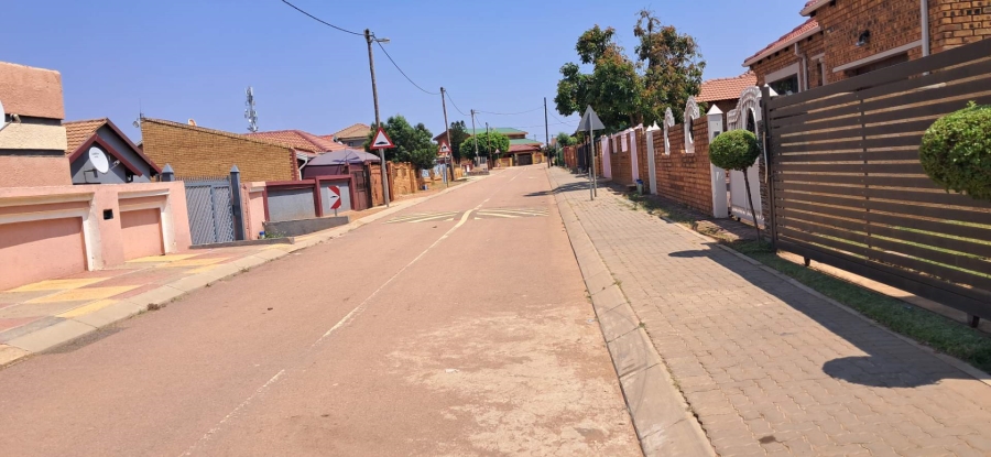 To Let 2 Bedroom Property for Rent in Soshanguve WW Gauteng