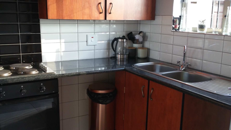 To Let 2 Bedroom Property for Rent in Faerie Glen Gauteng