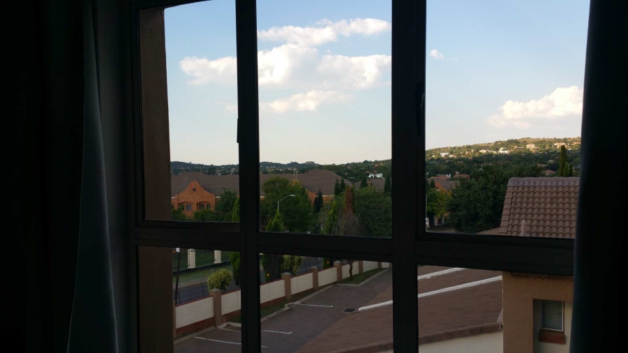 To Let 2 Bedroom Property for Rent in Faerie Glen Gauteng