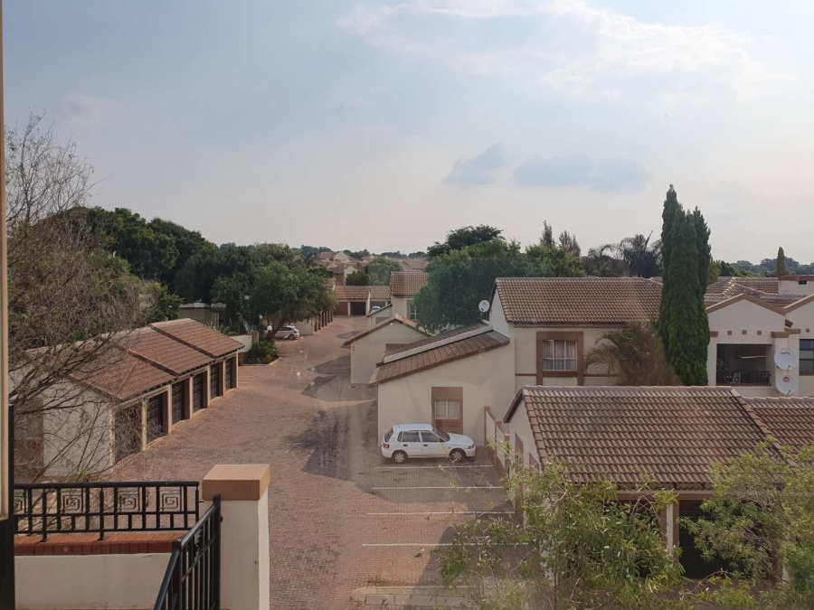 To Let 2 Bedroom Property for Rent in Faerie Glen Gauteng