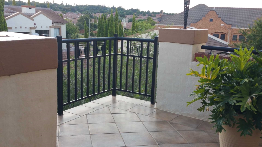 To Let 2 Bedroom Property for Rent in Faerie Glen Gauteng