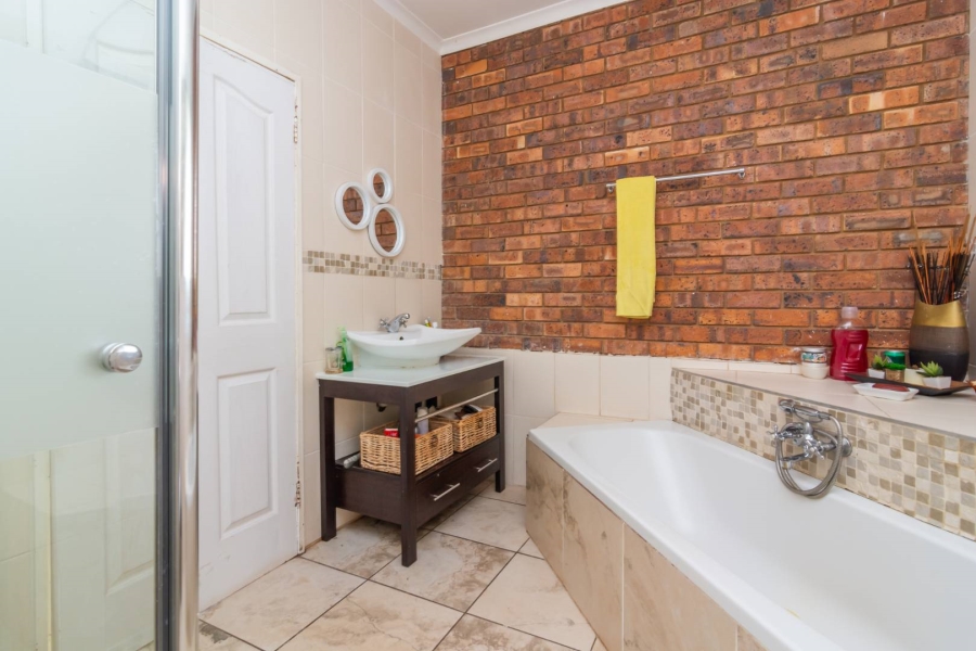 4 Bedroom Property for Sale in Rant En Dal Gauteng