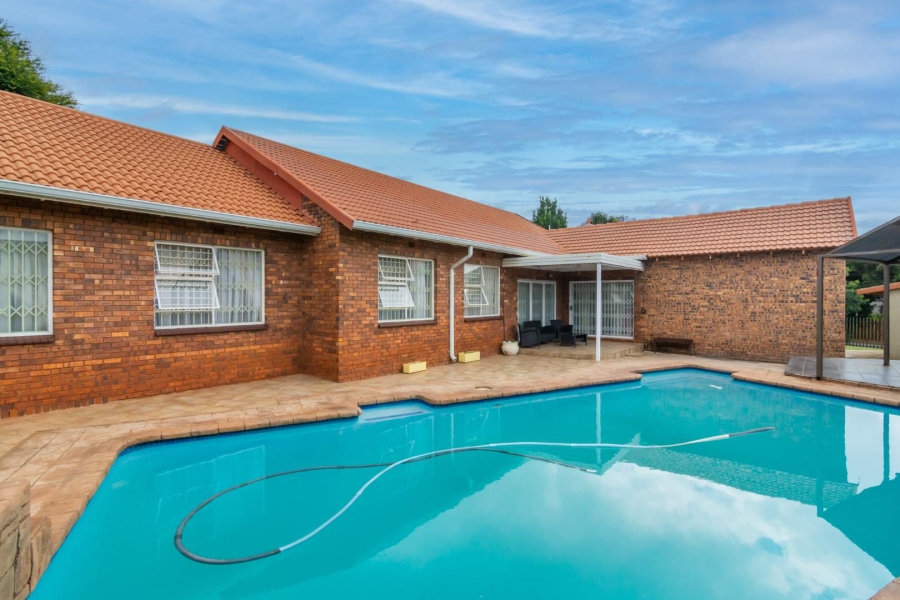 4 Bedroom Property for Sale in Rant En Dal Gauteng