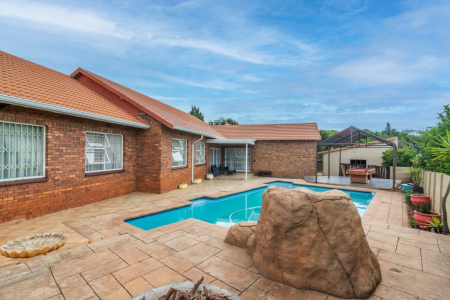 4 Bedroom Property for Sale in Rant En Dal Gauteng