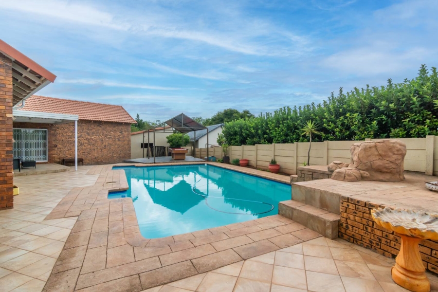 4 Bedroom Property for Sale in Rant En Dal Gauteng