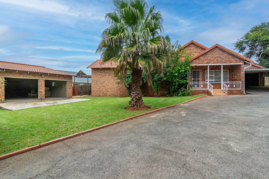 4 Bedroom Property for Sale in Rant En Dal Gauteng