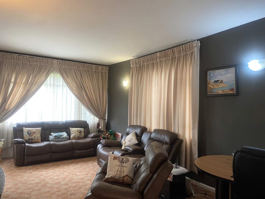 To Let 2 Bedroom Property for Rent in Monument Gauteng