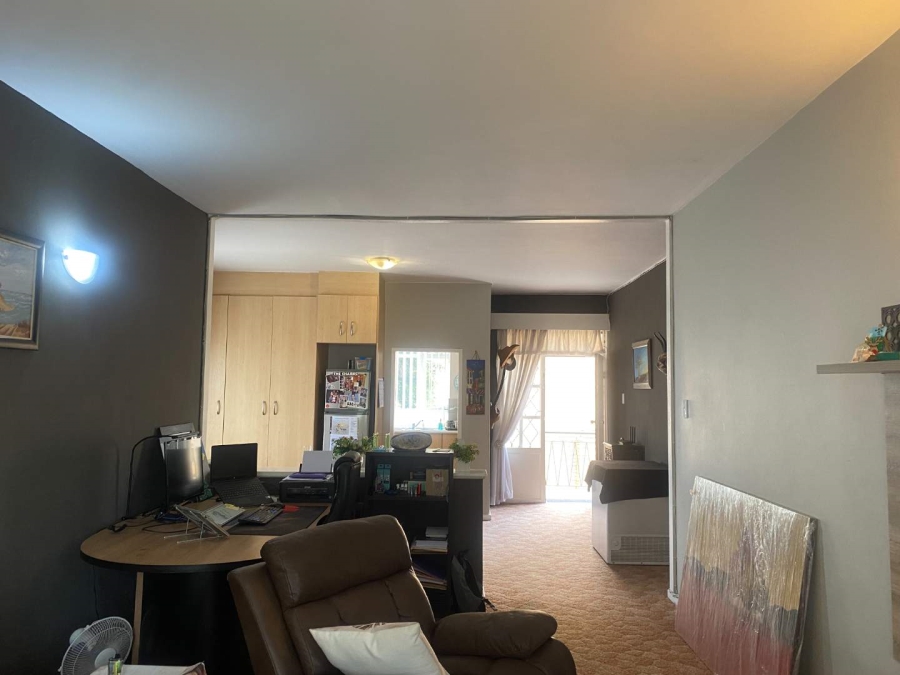 To Let 2 Bedroom Property for Rent in Monument Gauteng