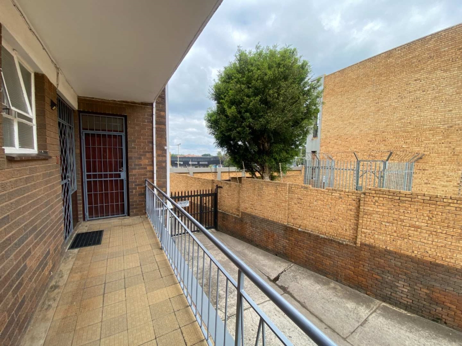 To Let 2 Bedroom Property for Rent in Monument Gauteng