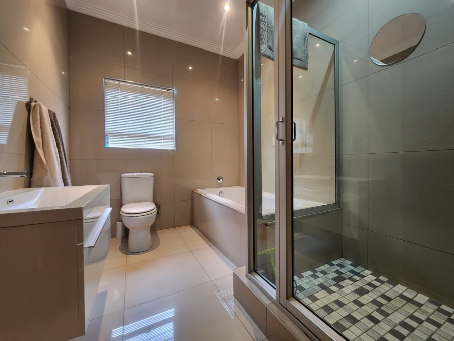 4 Bedroom Property for Sale in New Redruth Gauteng