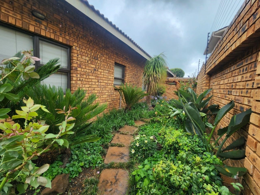 4 Bedroom Property for Sale in New Redruth Gauteng