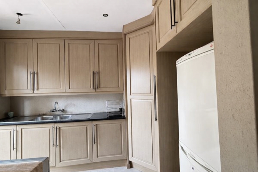 6 Bedroom Property for Sale in The Orchards Gauteng