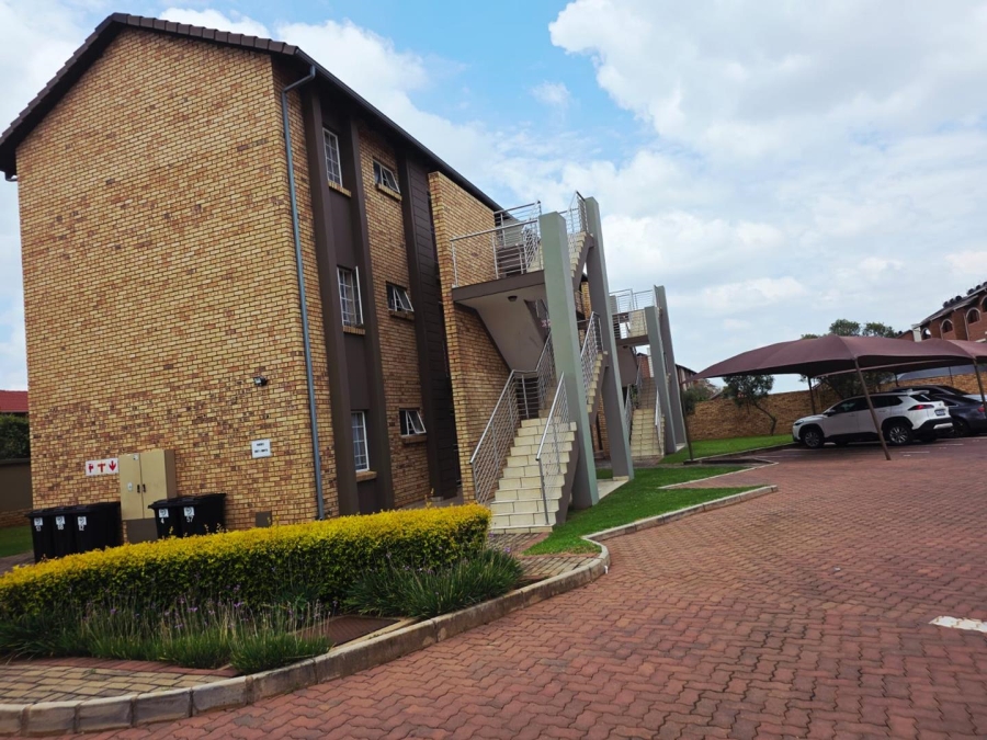 2 Bedroom Property for Sale in Monavoni Gauteng
