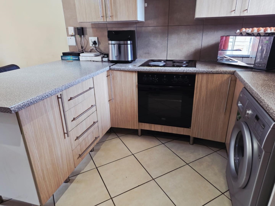 2 Bedroom Property for Sale in Monavoni Gauteng