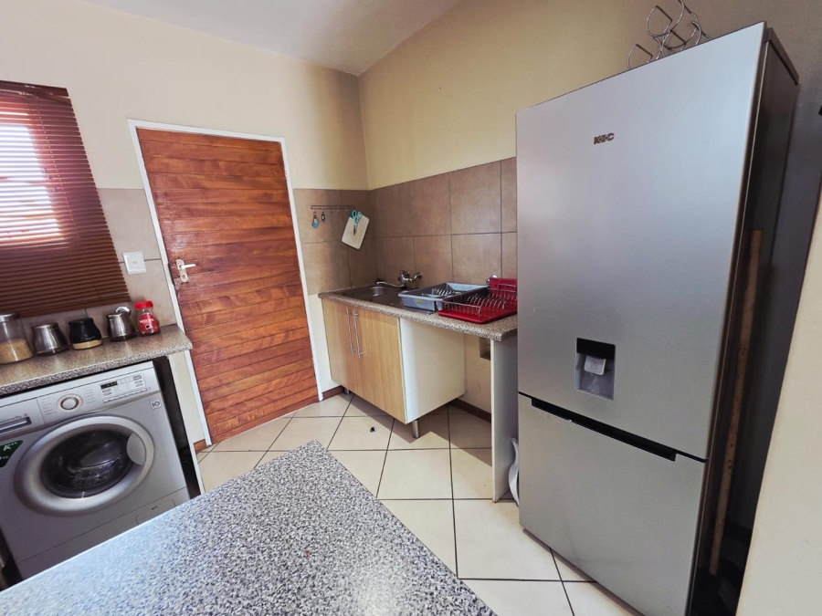 2 Bedroom Property for Sale in Monavoni Gauteng
