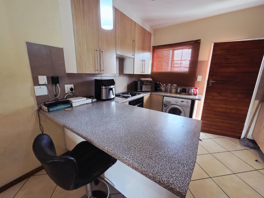 2 Bedroom Property for Sale in Monavoni Gauteng