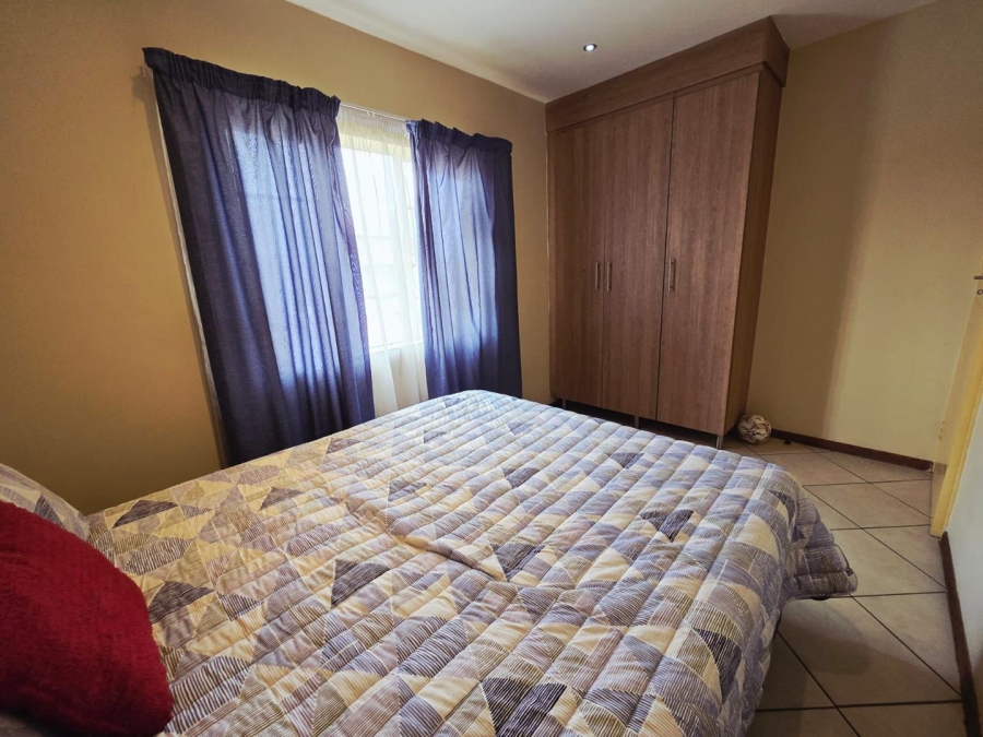 2 Bedroom Property for Sale in Monavoni Gauteng