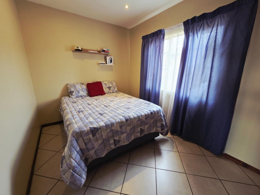 2 Bedroom Property for Sale in Monavoni Gauteng