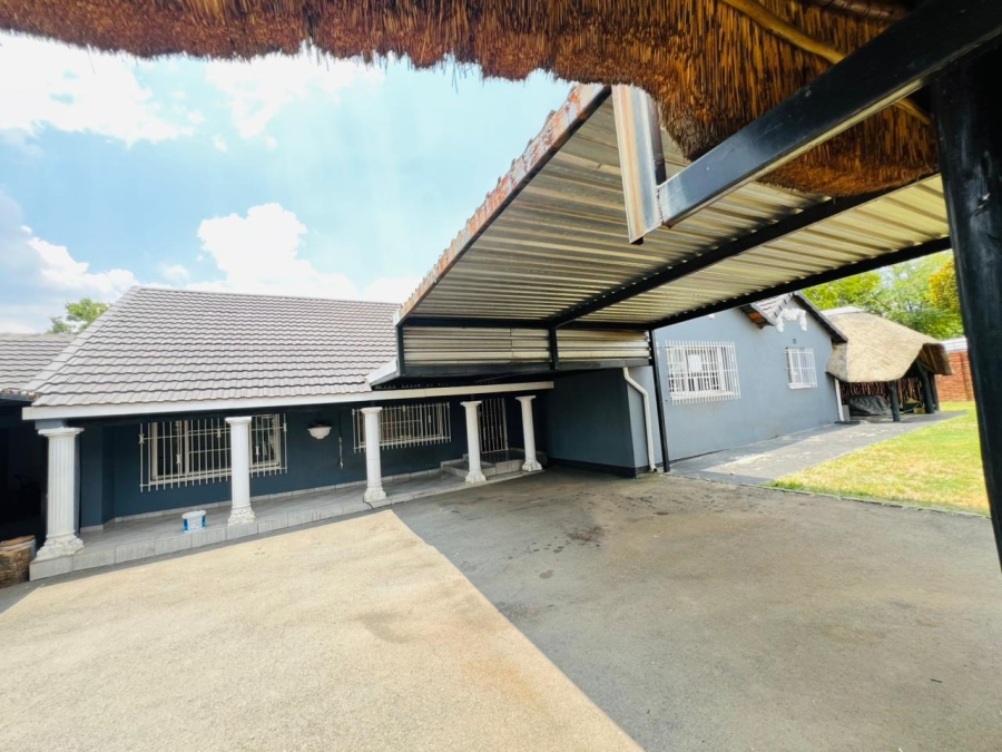 4 Bedroom Property for Sale in Brackendowns Gauteng