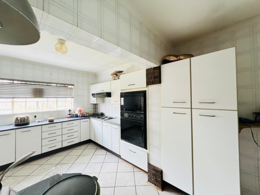 4 Bedroom Property for Sale in Brackendowns Gauteng