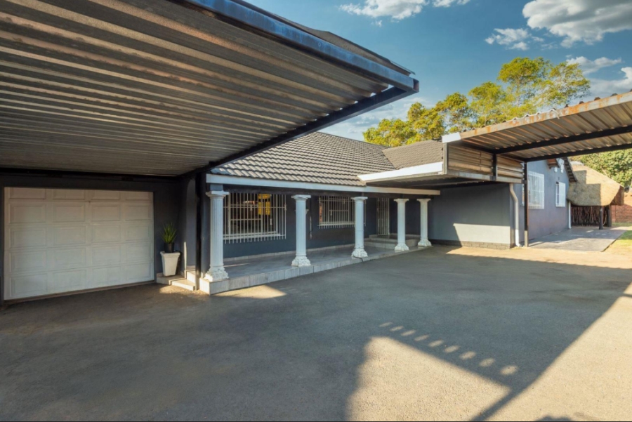 4 Bedroom Property for Sale in Brackendowns Gauteng