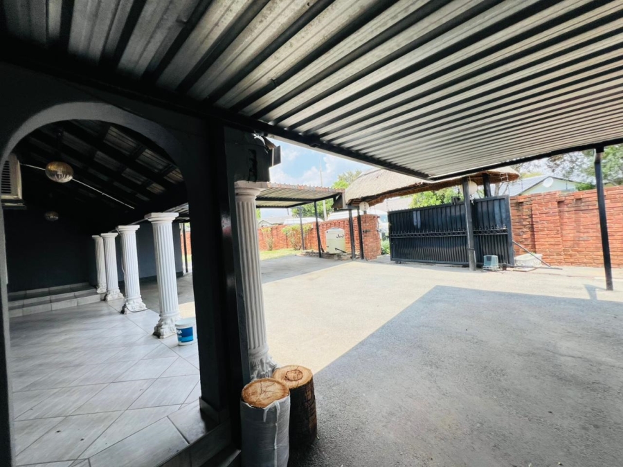 4 Bedroom Property for Sale in Brackendowns Gauteng