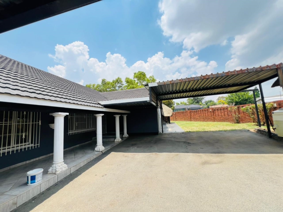 4 Bedroom Property for Sale in Brackendowns Gauteng